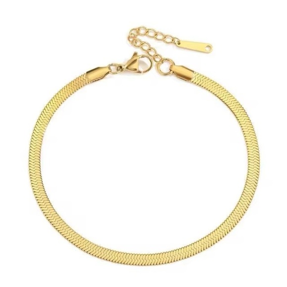 18K Gold Plated Herringbone bracelet - Picture 2 of 7
